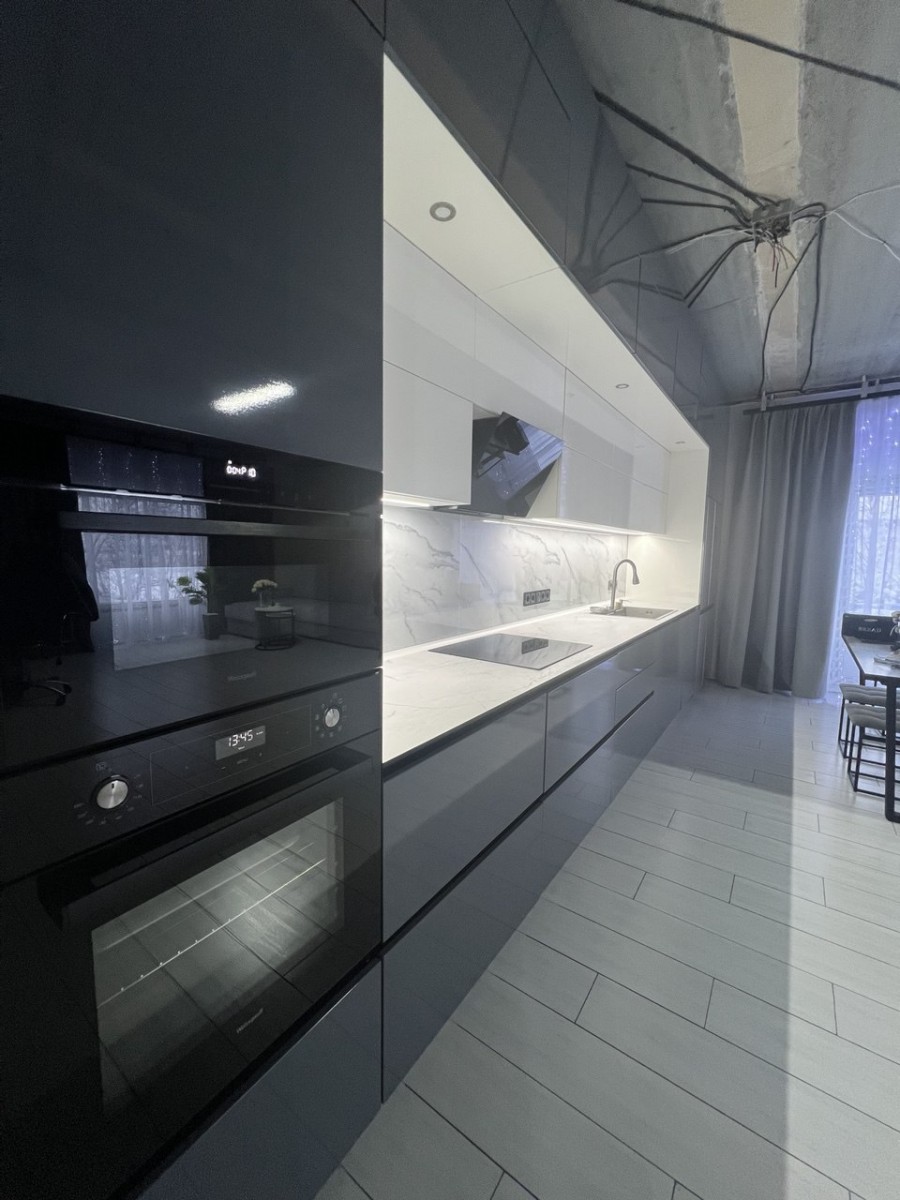 Кухня с глянцевыми фасадами Кухня с глянцевыми фасадами