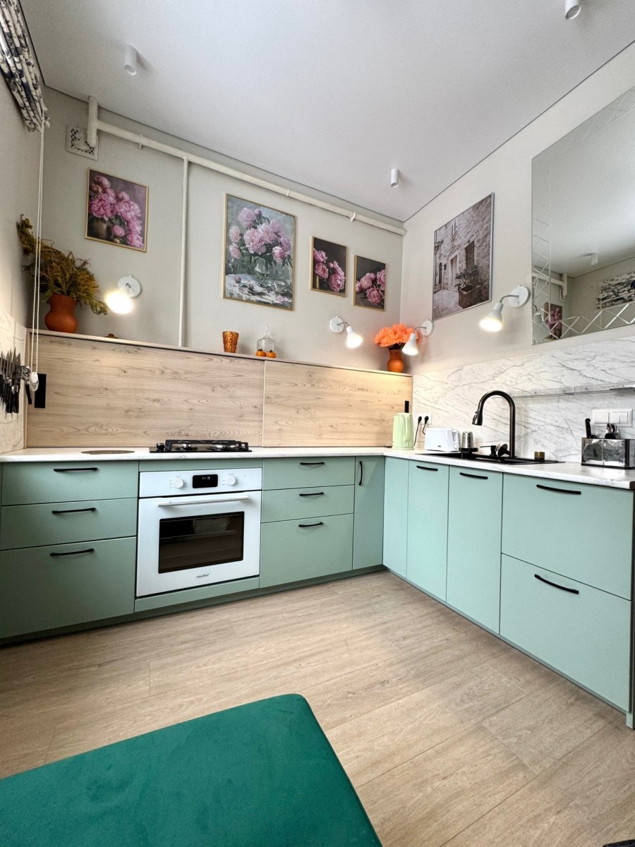 Кухня с раздвижным фартуком Кухня с раздвижным фартуком