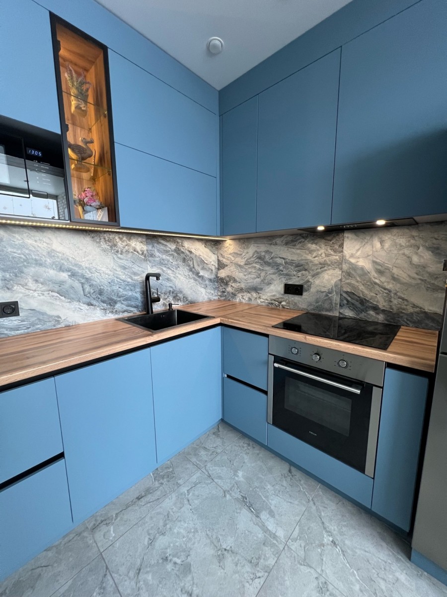 Кухонный гарнутур в Небесном цвете Кухонный гарнутур в Небесном цвете