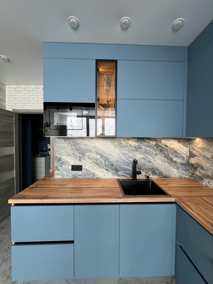 Кухонный гарнутур в Небесном цвете Кухонный гарнутур в Небесном цвете