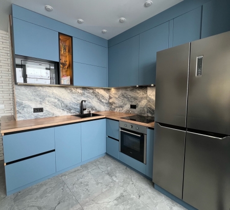 Кухонный гарнутур в Небесном цвете